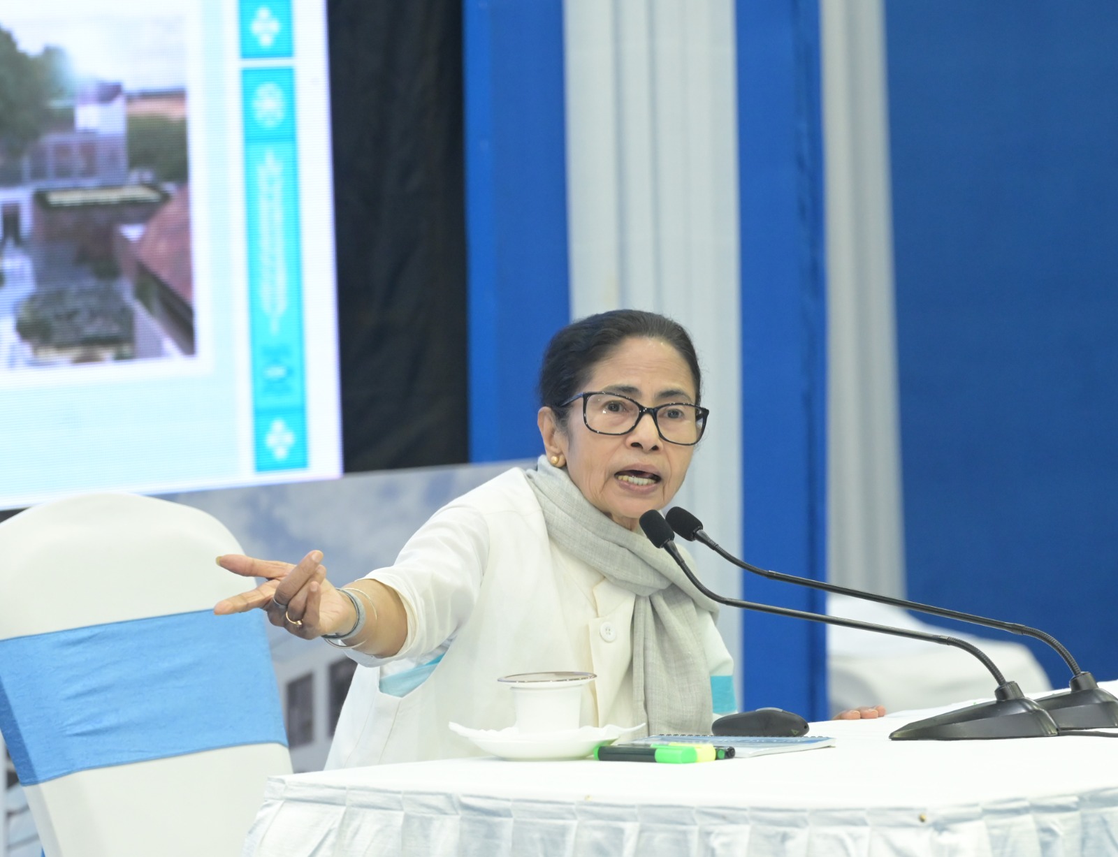 Mamata Banerjee attacks Modi govt: ২০২৬ সালেই কেন্দ্রীয় সরকারের পতন ঘটবে, নবান্ন থেকে বিস্ফোরক দাবি মমতার