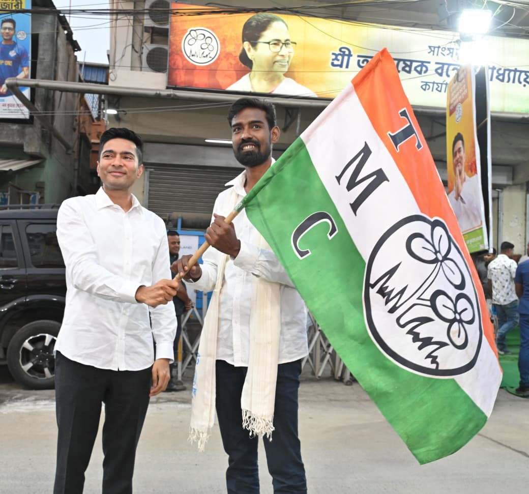 Pratikur Rahman joins TMC : ''বিজেপিকে ঢুকতে দেবো না- তৃণমূলের সঙ্গে এই ডিল হয়েছে, বিজেপিকে আটকাতে পারে শুধু তৃণমূল' দাবি করে সিপিএম ছেড়ে অভিষেকের হাত ধরে তৃণমূলে এলেন প্রতীক-উর