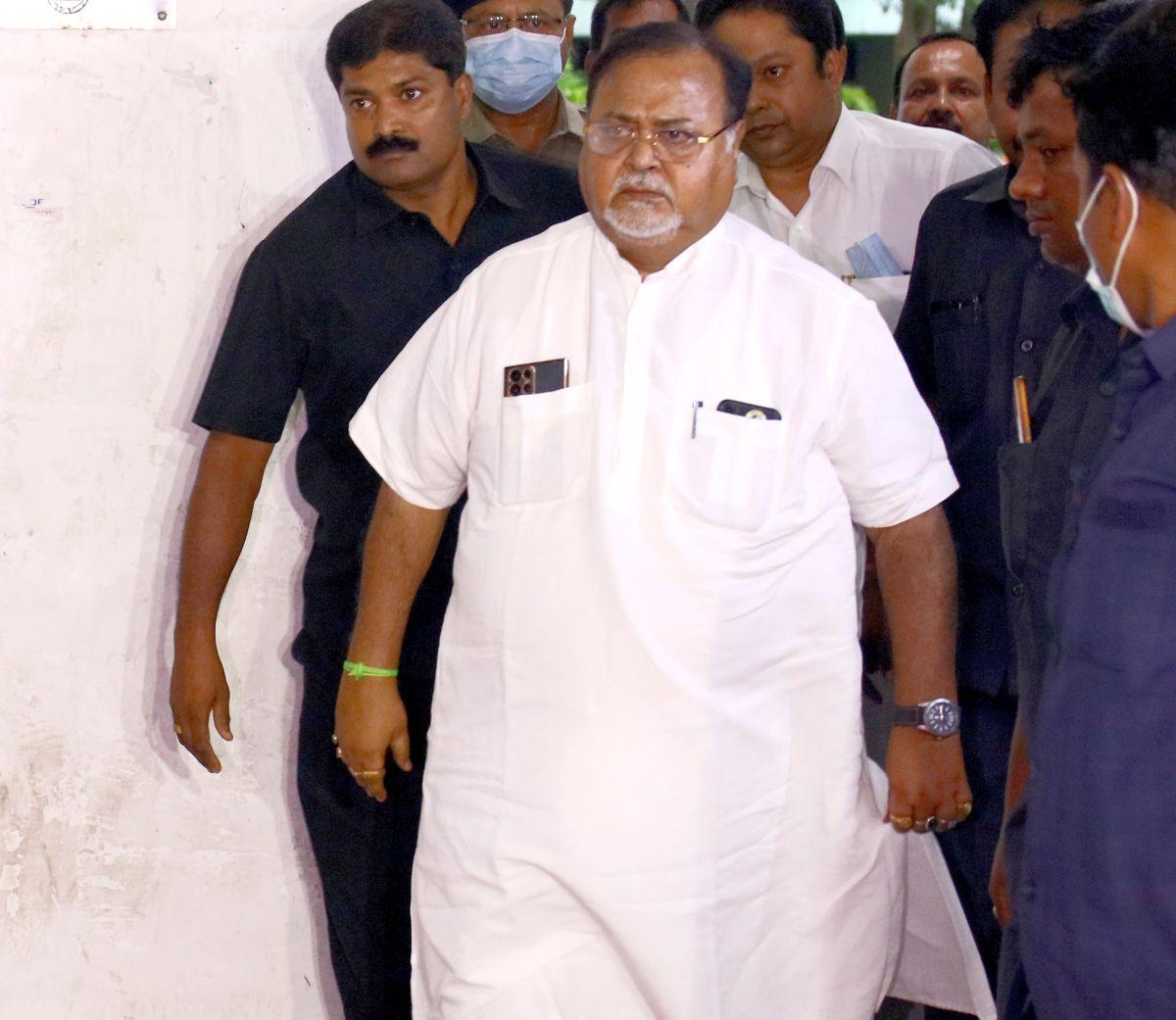 Partha Chatterjee returns : নিয়োগ দুর্নীতি মামলায় জেল খেটে ফের বিধানসভায় পার্থ চট্টোপাধ্যায়, নতুন দায়িত্বে প্রত্যাবর্তন, ‘ভবিষ্যতে প্রার্থীও হতে পারেন’ দাবি শুভেন্দুর