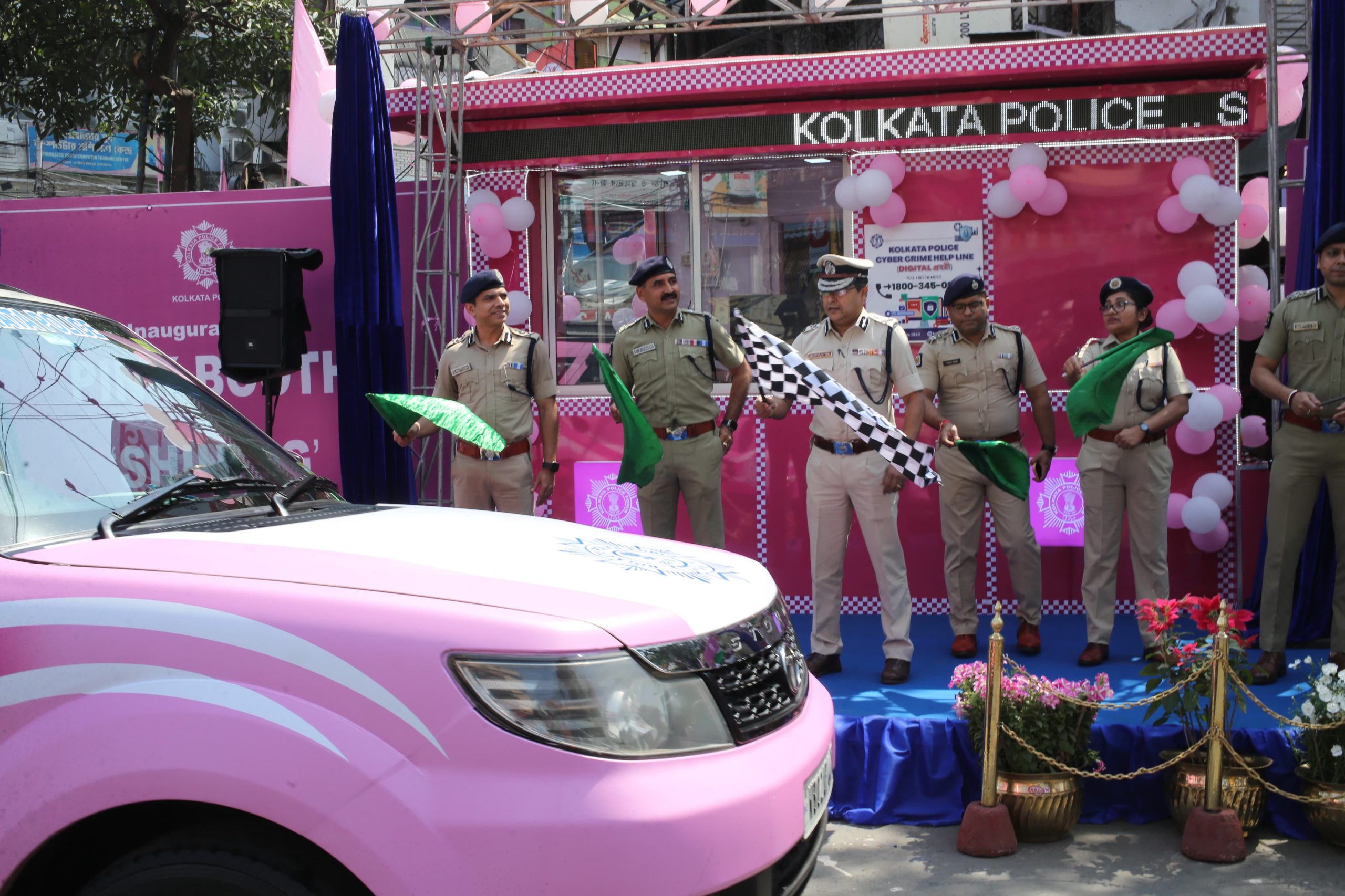 mamata-banerjee-pink-police