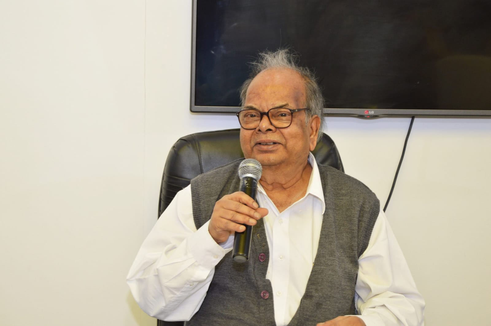 Shankar dies : শংকরের প্রয়াণে শোকস্তব্ধ বাংলা সাহিত্য, ‘চৌরঙ্গী’-র স্রষ্টা মণিশংকর মুখোপাধ্যায় আর নেই