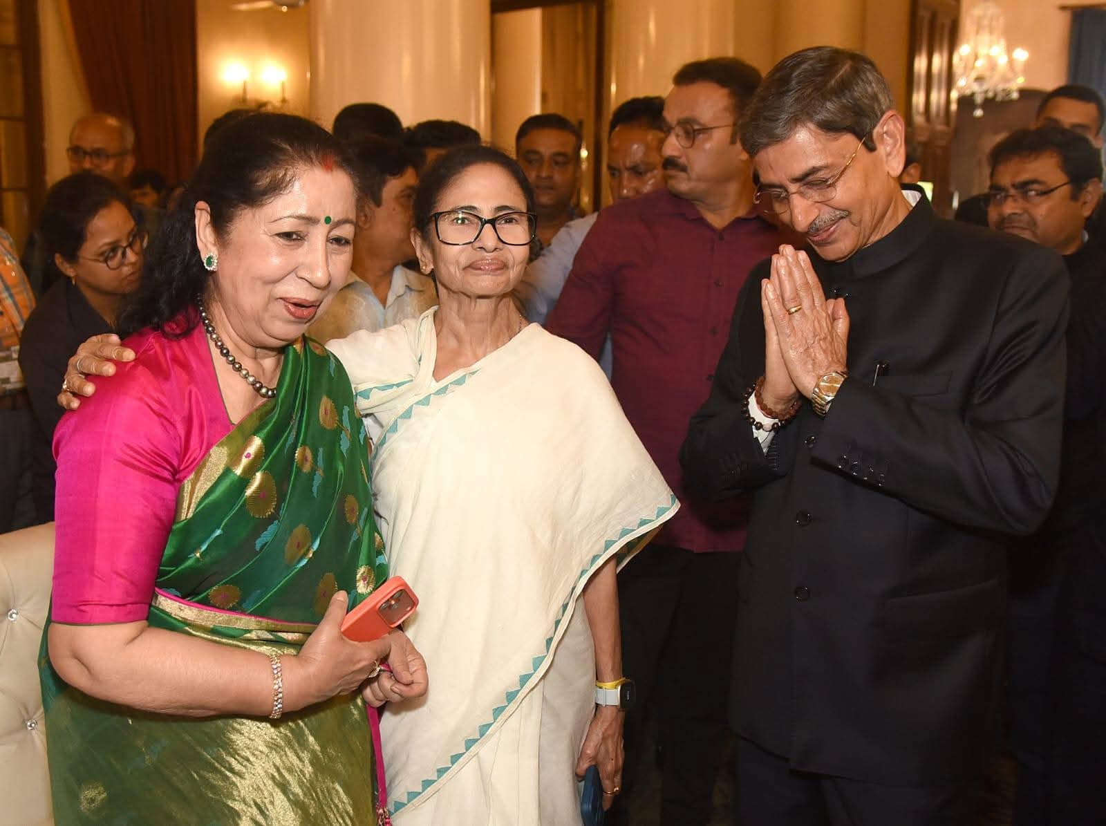 RN Ravi West Bengal Governor: বাংলার নতুন রাজ্যপাল আরএন রবির শপথ, লোকভবনে সৌজন্যের নজির গড়লেন মমতা