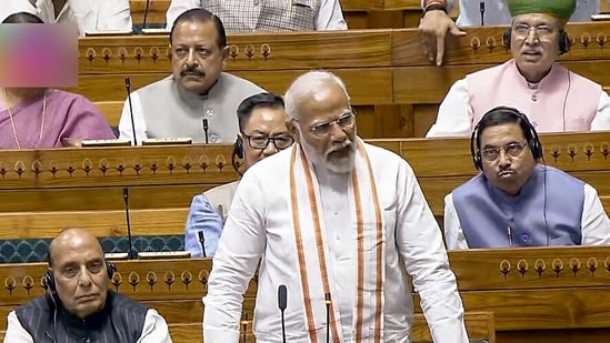 PM Modi Parliament : 'আসন পুনর্বিন্যাসে কোনও রাজ্যের সঙ্গে ভেদাভেদ হবে না' বিরোধী সাংসদদের প্রতিবাদের মুখে আশ্বাস প্রধানমন্ত্রীর