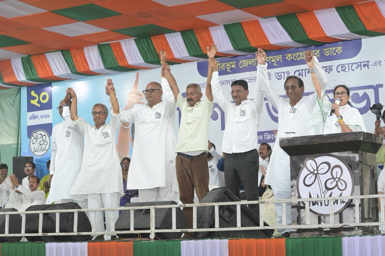 Mamata attacks Modi : '১০ টাকা কখনও ওঁর পকেটে থাকে? কত নাটক! ঝালমুড়িও নিজেরা তৈরি করে রেখেছে' মোদিকে তীব্র ব্যঙ্গ মমতার