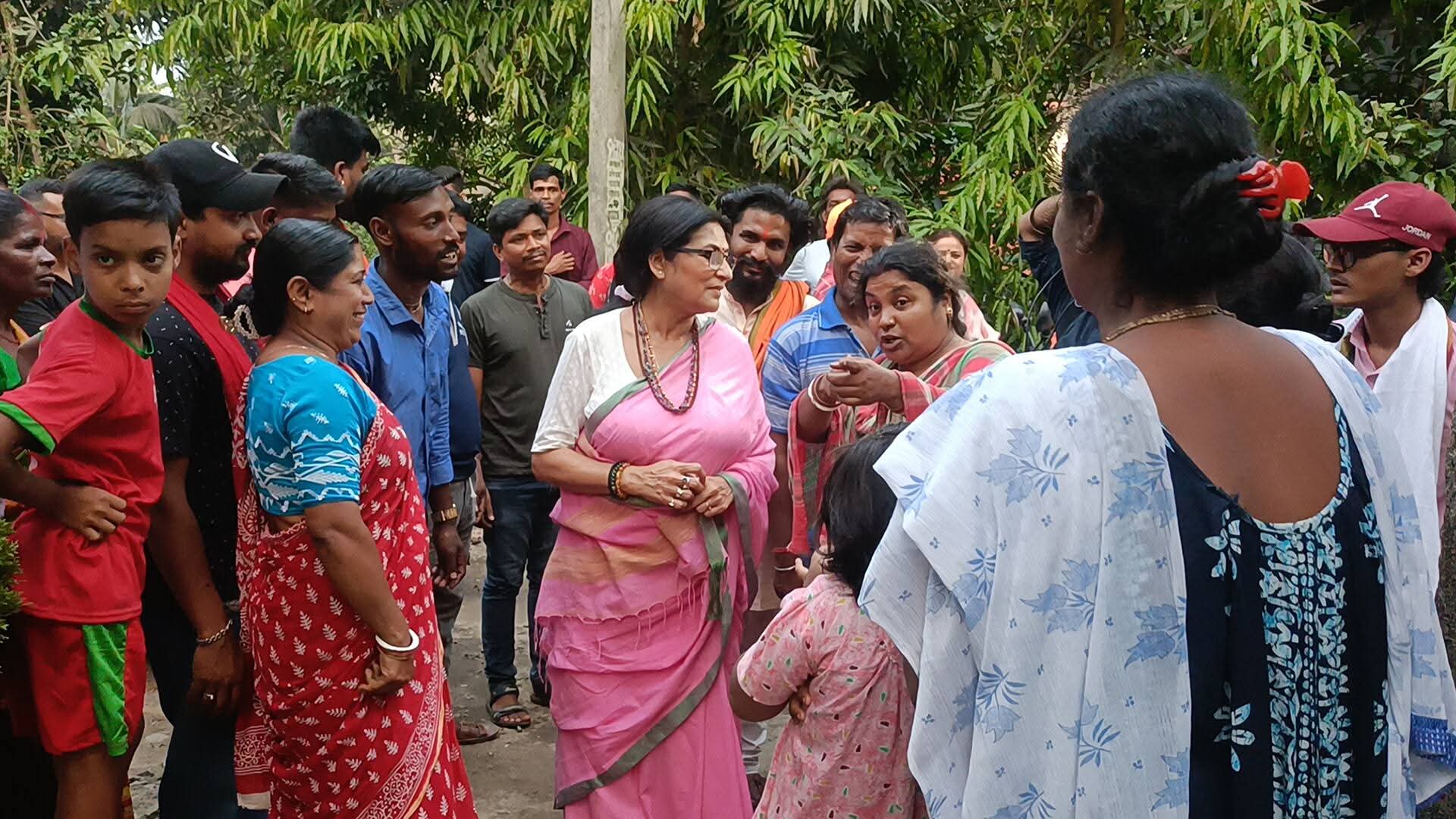 Sonarpur : রূপা গাঙ্গুলীর কড়া বার্তা! ‘কাটমানি-তোলাবাজি চলবে না’, কাউন্সিলরদের নিয়ে রুদ্ধদ্বার বৈঠকে বিজেপি বিধায়কের হুঁশিয়ারি