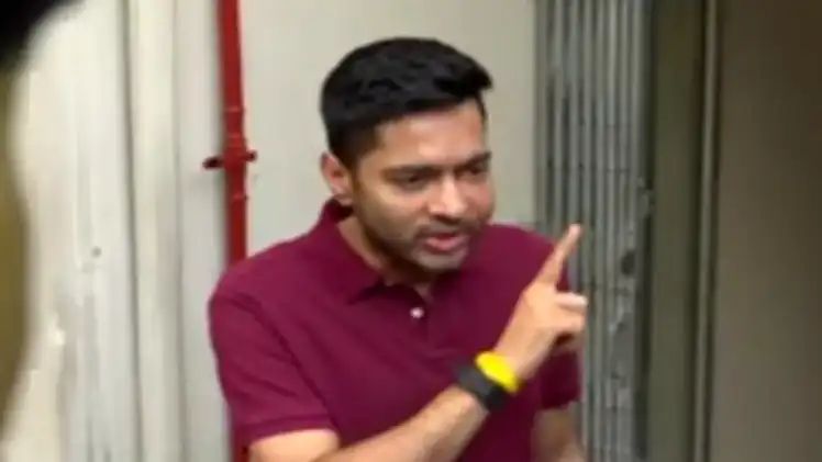 লোকেশন ট্র্যাক করেই কালীঘাটে অভিষেকের বাড়িতে পুলিশ! কোটি টাকার প্রতারণা মামলায় PA-কে খুঁজছে তদন্তকারীরা, একযোগে ED-র হানা মদনের বাড়িতেও