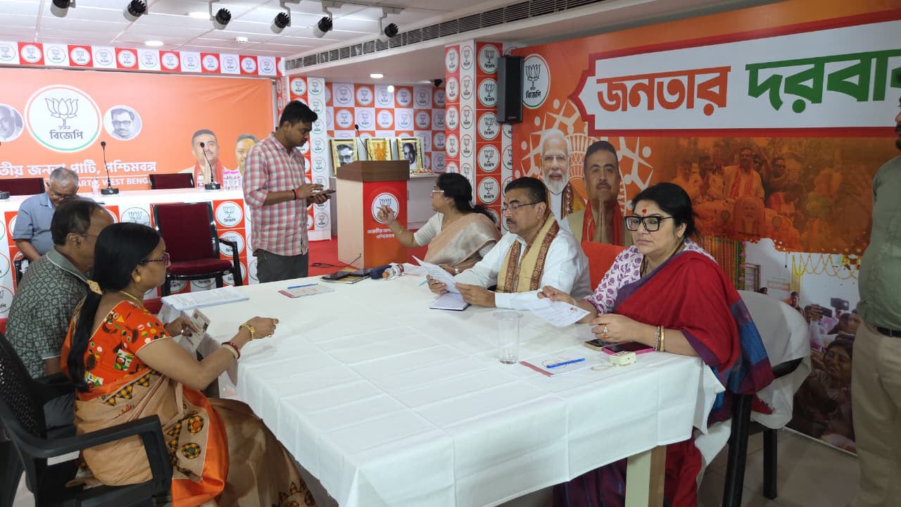 Suvendu Janatar Darbar : মুখ্যমন্ত্রীর জনতার দরবারে অভিযোগ প্রাক্তন মুখ্যমন্ত্রীর পরিবার ও প্রাক্তন মেয়রের বিরুদ্ধে, মমতার ভাইয়ের বিরুদ্ধে অভিযোগ শুভেন্দুর কাছে