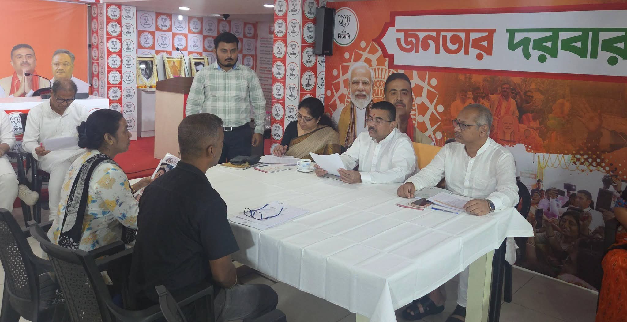 দুর্গাপুজোর আগে হকার উচ্ছেদে বড় স্বস্তি! মুখ্যমন্ত্রী শুভেন্দুর আশ্বাসে আপাতত বন্ধ অভিযান, বৈঠকের পর দাবি হকার সংগঠনের