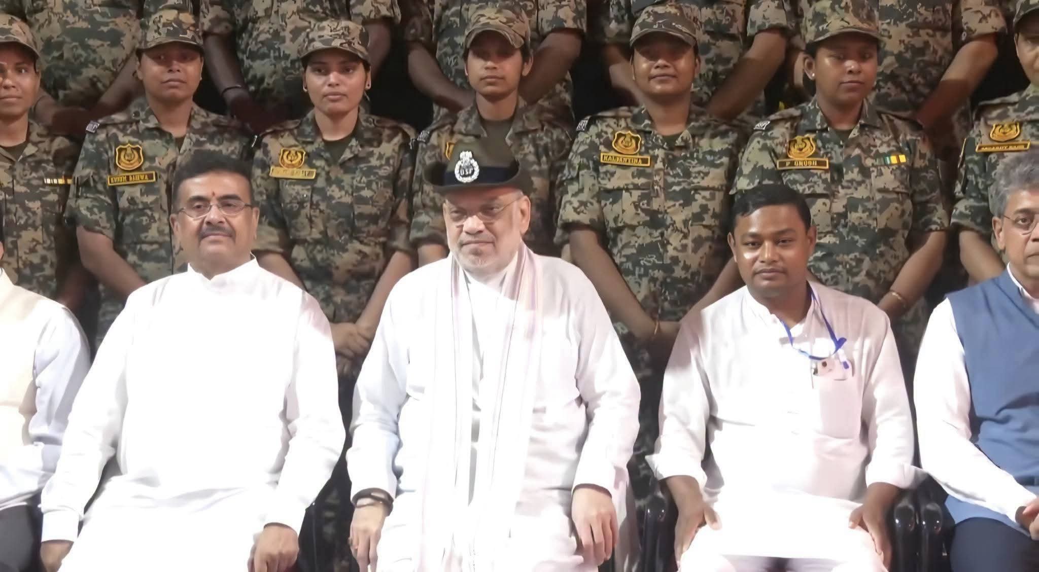 Amit Shah : শিলিগুড়ির চিকেনস নেক সহ পশ্চিমবঙ্গের সীমান্ত সুরক্ষিত করে নিয়ে কেন্দ্রীয় স্বরাষ্ট্র মন্ত্রীর সঙ্গে দীর্ঘ বৈঠক মুখ্যমন্ত্রী শুভেন্দুর