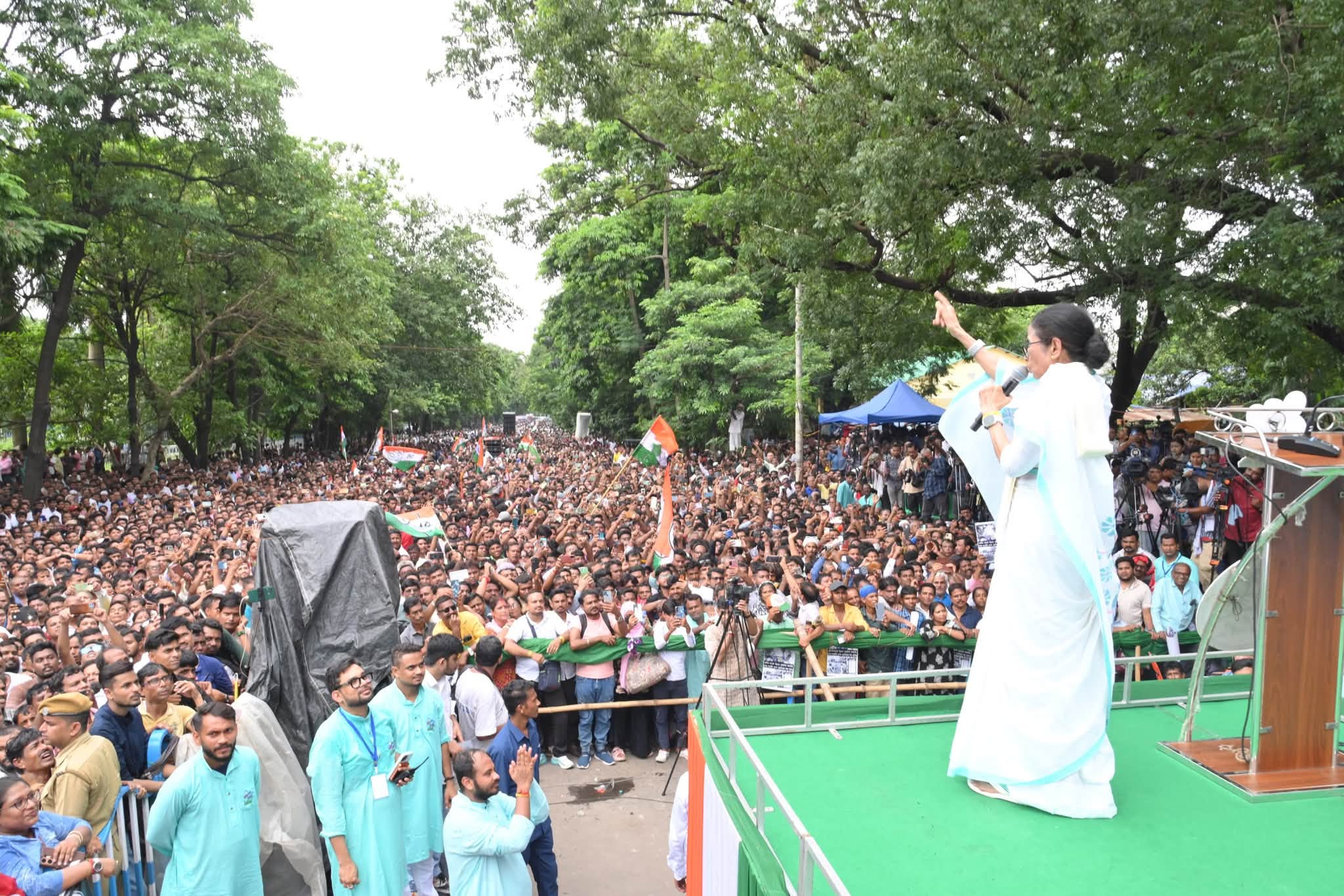 21 July Mamata: ‘চোরগুলো চলে গিয়েছে, আর দলে ফেরাব না’ ২১ জুলাইয়ের মঞ্চ থেকে দলত্যাগী নেতাদের কড়া বার্তা মমতা বন্দ্যোপাধ্যায়ের