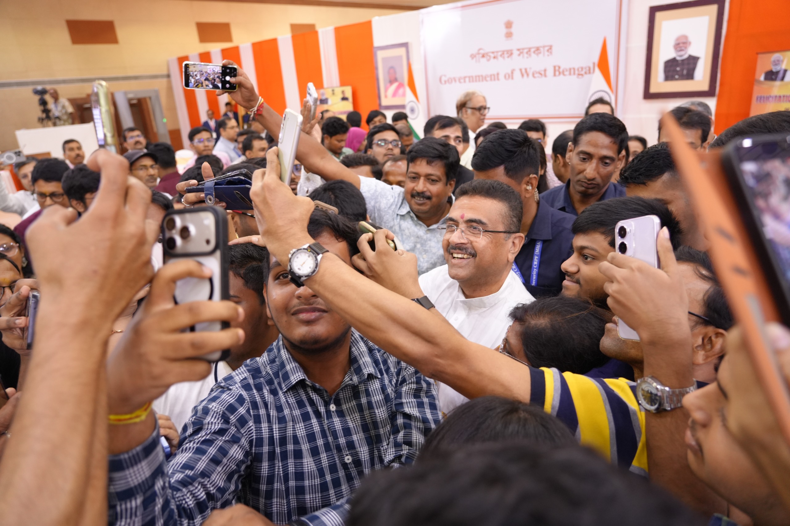 NEET বিতর্কের মাঝেই বাংলার টপারদের বড় সম্মান! ১০০ কৃতীকে ল্যাপটপ উপহার, ভবিষ্যতের চিকিৎসকদের উদ্দেশে বড় বার্তা মুখ্যমন্ত্রী শুভেন্দু অধিকারীর