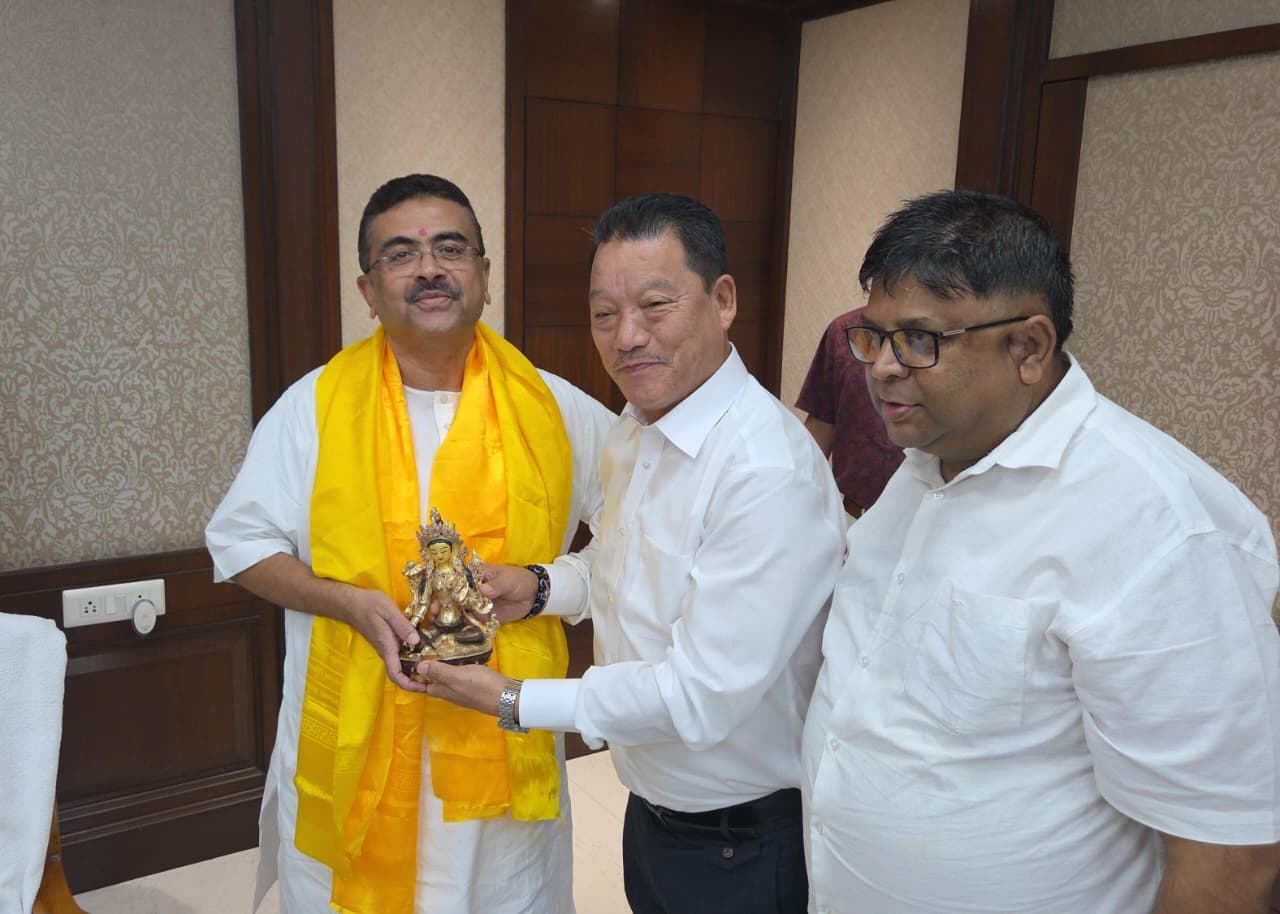 পাহাড় দখলের লড়াইয়ে নতুন সমীকরণ! কলকাতায় মুখ্যমন্ত্রী ও দিলীপ ঘোষের সঙ্গে বিমল গুরুংয়ের ম্যারাথন বৈঠক, অক্টোবরেই বড় রাজনৈতিক বার্তা?