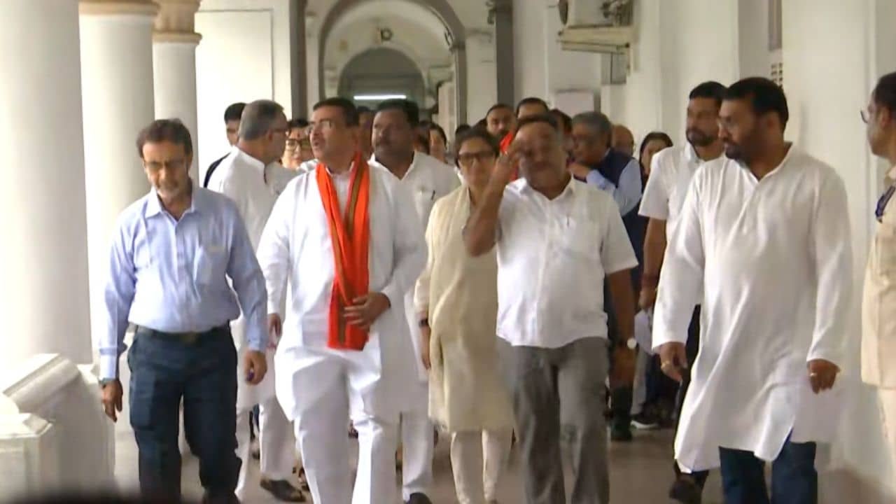 Rajyasabha Nomination : বিজেপির হয়ে রাজ্য সভায় মনোনয়নপত্র পেশ করলেন তৃণমূল ছেড়ে আসা সুখেন্দুশেখর, প্রকাশ ও সুস্মিতা