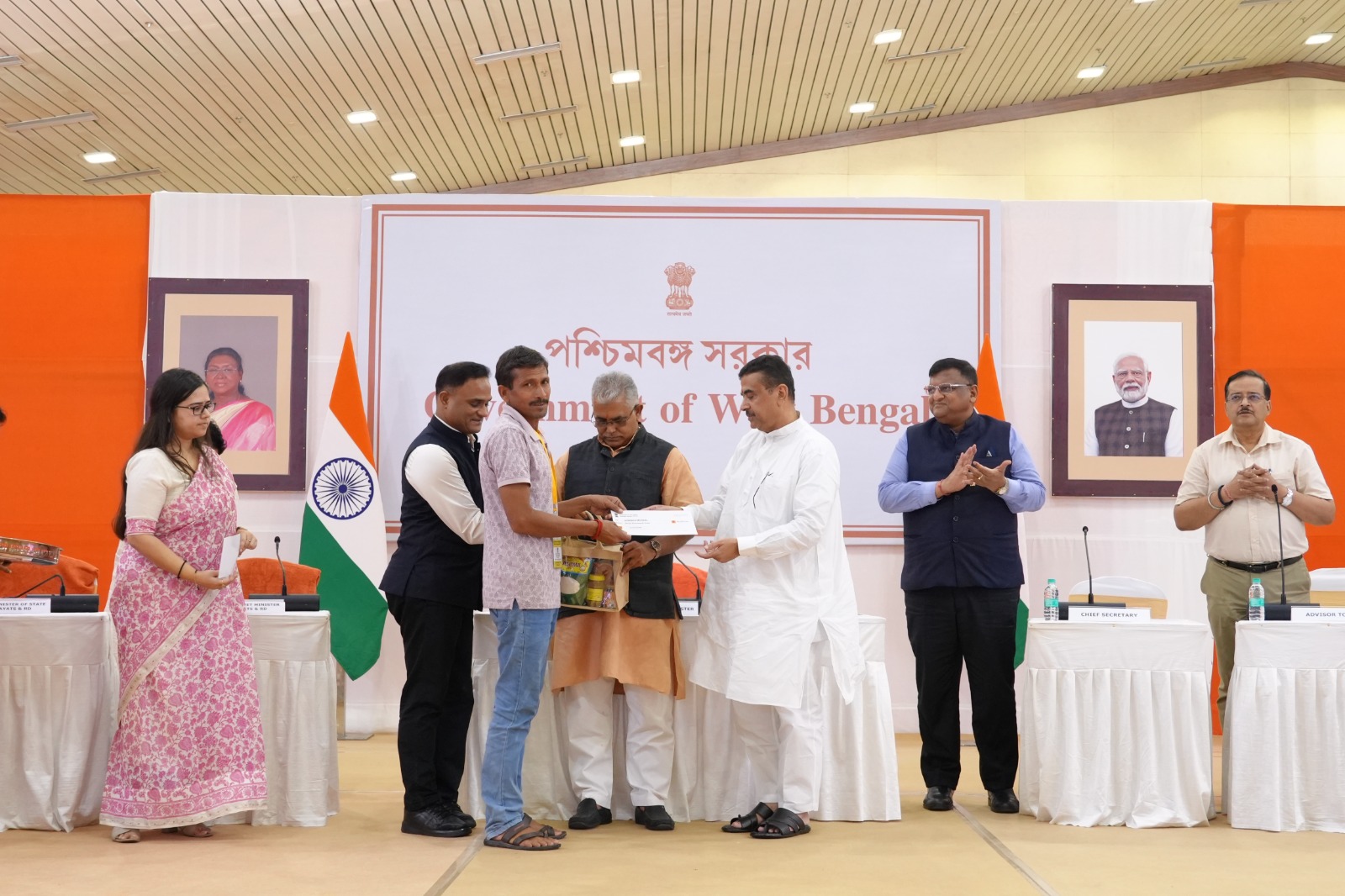 পশ্চিমবঙ্গ আবাস যোজনায় বড় স্বস্তি! ১০ লক্ষের বেশি উপভোক্তার অ্যাকাউন্টে দ্বিতীয় কিস্তির টাকা, ঘোষণা শুভেন্দুর